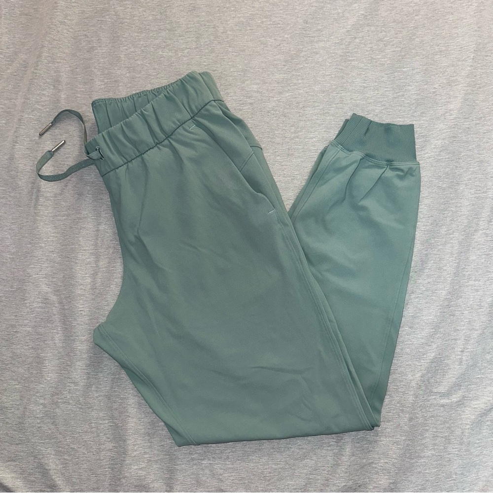 Lululemon Joggers Women’s 8
